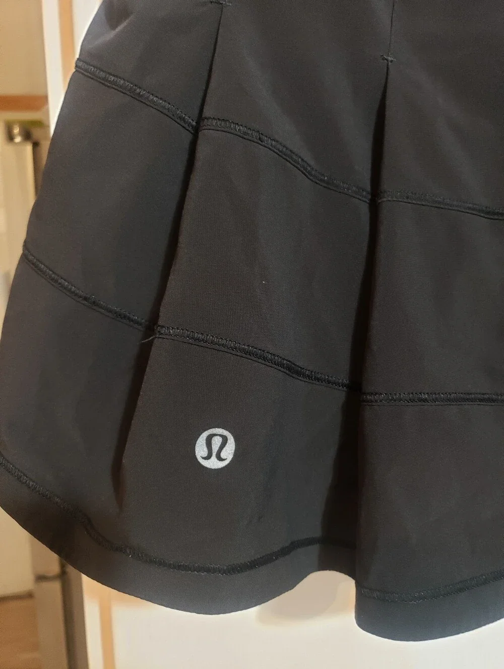 Lululemon Black Tennis Skort Skirt Size Women 4 Logo On Bottom And Zip Pocket